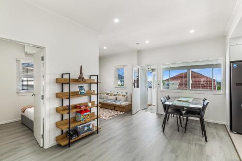 3BR Home w Ample Parking 10 Min to Auckland CBD, Auckland (zdjęcie 5)
