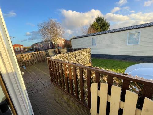 7 Rannoch Row, lovely holiday static caravan for dogs & their owners. in Форфар