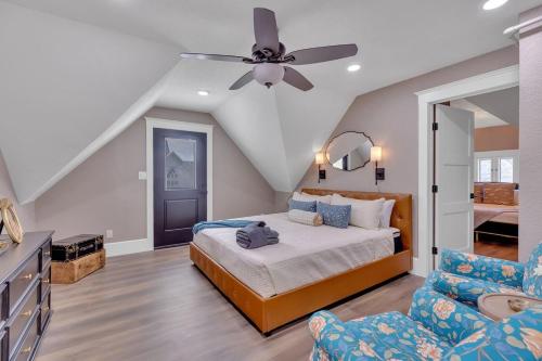 Honeybear Hideaways - Luxury 8BR Retreat with Indoor Pool, Theater Room, Game Room and Hot Tub