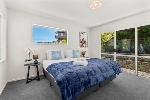 Mountain View Paradise 3 Bedroom House Lake Views - main image