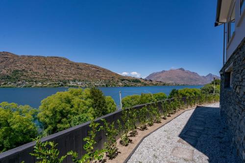 Mountain View Paradise 3 Bedroom House Lake Views - image 7