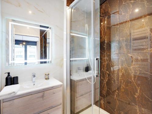 Splendid Duplex with terraces 4BD/7P - Levallois - image 5