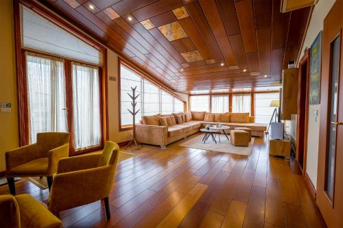 PrimeStay Tirana Penthouse, Тирана