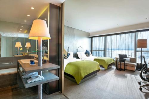 room detail thumbnail 1