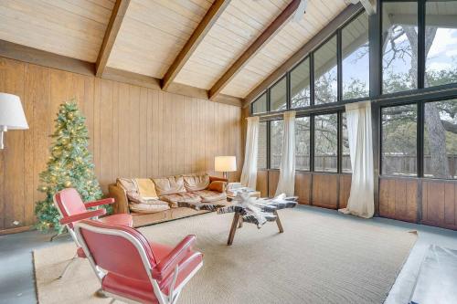Frank Lloyd Inspired 3BR - 1'35 Acres & Firepit, San Marcos