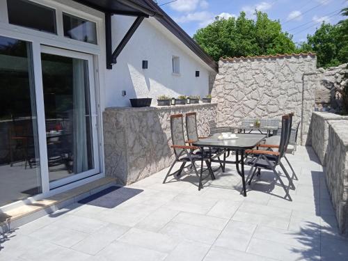 Balkons/terase, Family-friendly apartments with swimming pool Krasica, Rijeka - 18059 in Krasica
