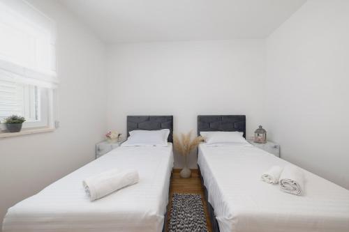 Apartments with parking space Makarska - 23931 - image 3