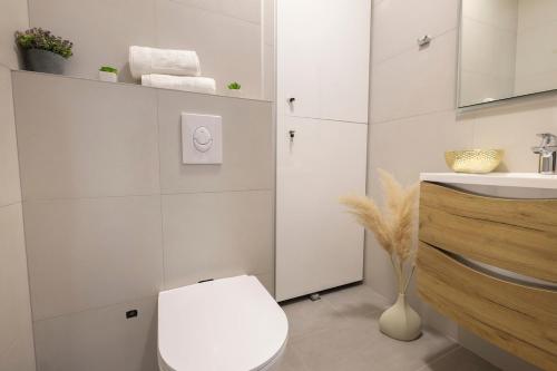 Two-Bedroom Apartment with Balcony and Sea View image 10