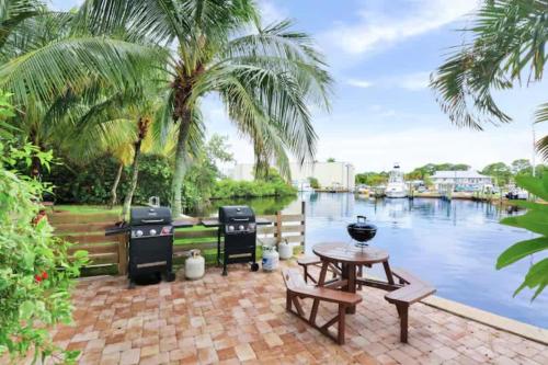 Sailfish Suites 10 - Waterfront and Pet Friendly in Port Salerno