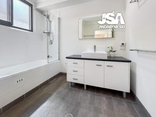 Fürdőszoba, Frogmouth Hutte in Crackenback