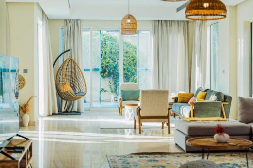 Stunning 4BR Jumeira Park Villa With Pool and Jacuzzi, Dubaj