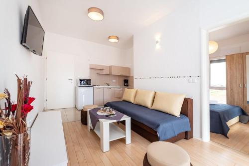 Family-friendly apartments with swimming pool Vir - 23976 - image 3