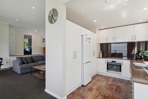 The BIGGEST & BEST VIEWS 3 Bedrooms WALK To Town - image 5