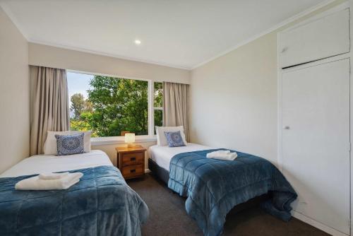 The BIGGEST & BEST VIEWS 3 Bedrooms WALK To Town - image 2