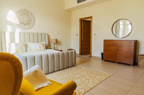 Stunning 4BR Jumeira Park Villa - image 12