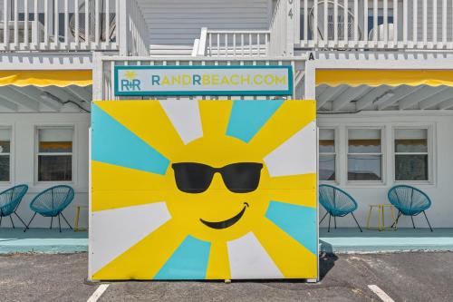 Sunshine House #1-Selfie-Friendly - Steps to Beach - image 5