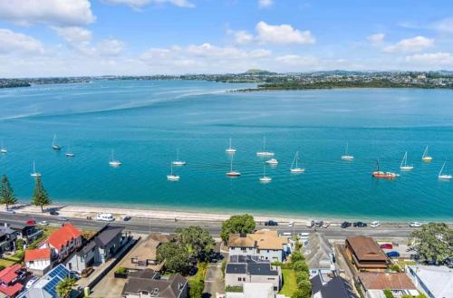 A Home Away from Home - Bucklands Beach Luxury 3-Bedroom Garden Villa, Auckland (foto 7)