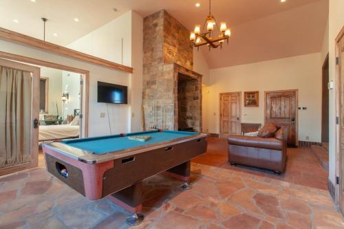 14 Guests 5BR 2BA At-Home Gym & Spacious Living