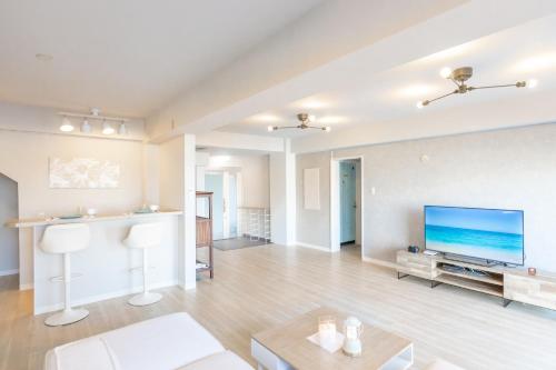 white beach house - Vacation STAY 29009v