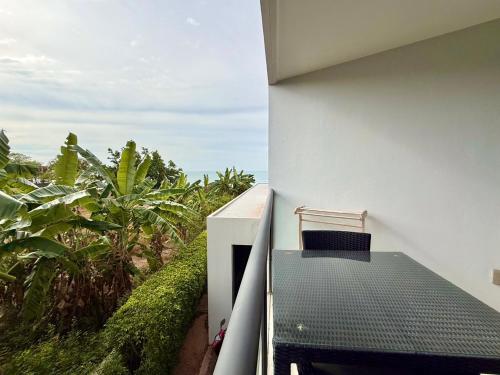 Escape Condominiums Beachfront Suites - Mae Phim Room Type - Standard Studio