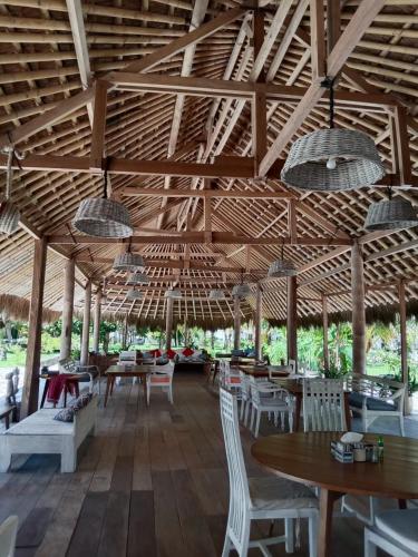 รัว บีช รีสอร์ต ซุมบาไอส์แลนด์ (Rua Beach Resort Sumba Island) in ซัมบา ไอส์แลนด์