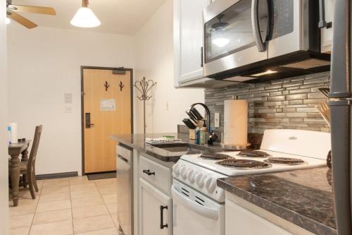 7 Guests 2BR 2BA Pool Hot Tub & Game Room at CBL 7 Guests 2BR 2BA Pool Hot Tub & Game Room at CBL