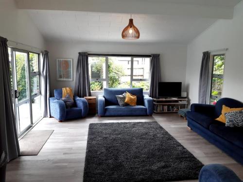 Sunny Family Haven with Pool in ตามาเทีย