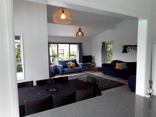 Sunny Family Haven with Pool in ตามาเทีย