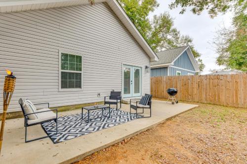 1 Mi to Dtwn Pet-Friendly Pensacola Getaway!