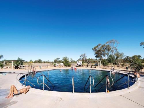 Termálfürdő, The Holiday Hut in Lightning Ridge