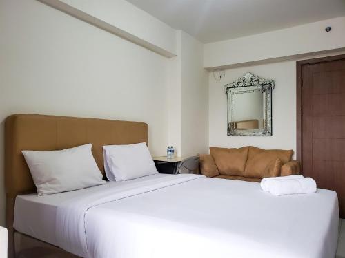 Warm and Cozy Studio at Cinere Resort Apartment By Travelio in Sukmajaya