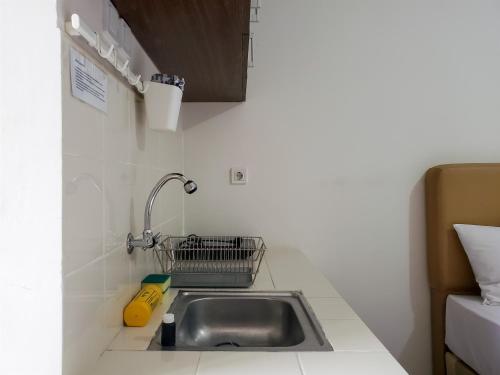 Warm and Cozy Studio at Cinere Resort Apartment By Travelio in Sukmajaya