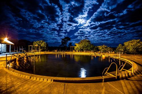 Létesítmények, The Holiday Hut in Lightning Ridge