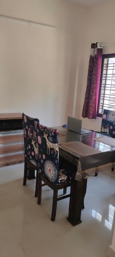 "Ambi's stay " A unique and Secluded Nest with serene calmness views on a Traffic-Free Street at Bom in Kitthaganahalli
