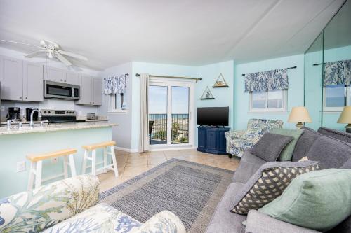Two-Bedroom Apartment room in Royal Gulf Beach & Racquet Club 5210 condo