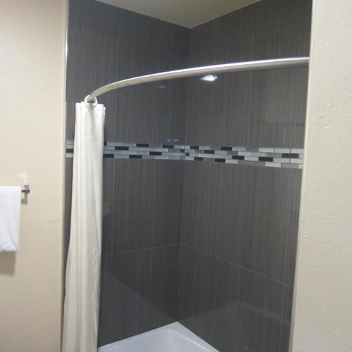 Pacific Best Inn - image 8