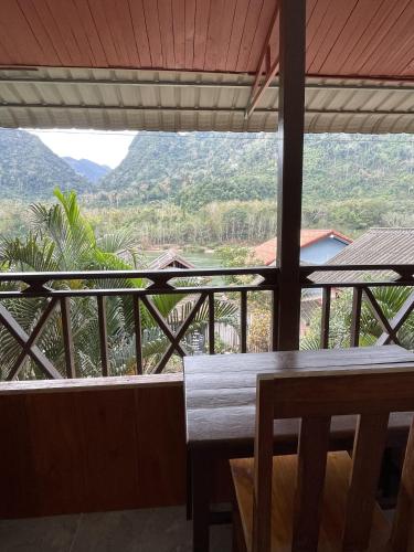 Vistas, Rainbow Guesthouse in Muang Ngoy