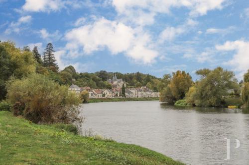 Ancienne grange rénové et cozy le long de la rivière du Cher (Ancienne grange renove et cozy le long de la riviere du Cher) in Veretz