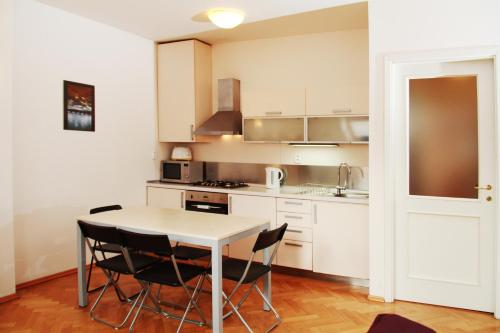 Residence Kostnické Square - image 2