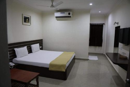EMPIRE INN HOTEL – Chennai, IL