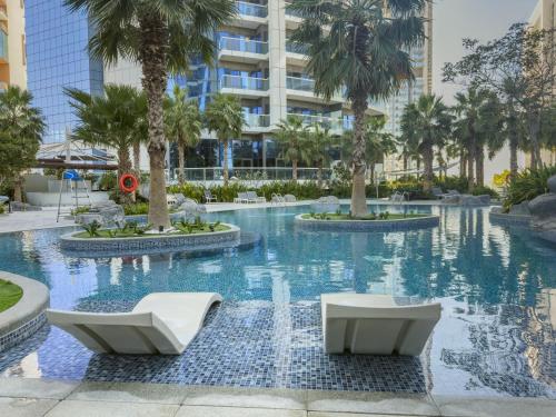 2BR Luxurious Damac Paramount Burj Khalifa view Pool, Gym, Bar & Sauna