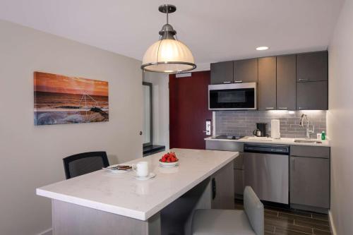 2 bedrooms, 3 beds