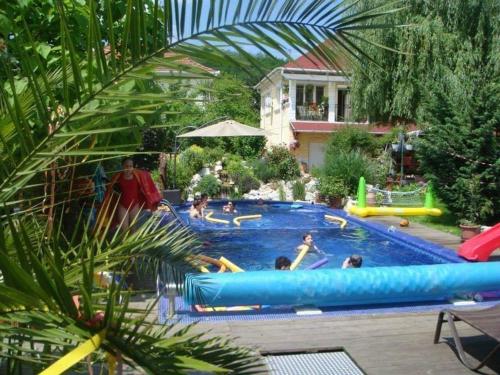 Holiday Vendégház és Szabadidőkert