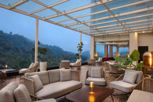 阳台/露台, 金皇冠酒店 (The Golden Crown Hotel) in 康提