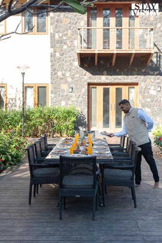 Faciliteiten, StayVista at Hideaway to Heaven - Lawn & Bonfire in Somnath Shinde Nagar