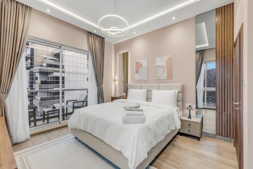 Burj Khalifa and Canal Views- Mayfair Tower- Upscale 1BDR Apartment, Dubai (foto 4)