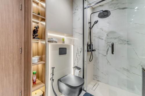 Burj Khalifa and Canal Views- Mayfair Tower- Upscale 1BDR Apartment, Dubai (foto 6)