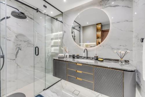 Burj Khalifa and Canal Views- Mayfair Tower- Upscale 1BDR Apartment, Dubai (foto 7)