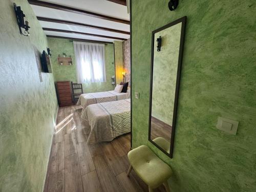 2 twin beds