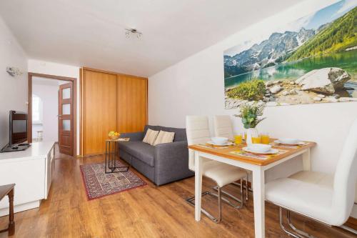 Jasny i Przytulny Apartament Blisko Krupówek by Noclegi Renters, Zakopane (Foto 6)